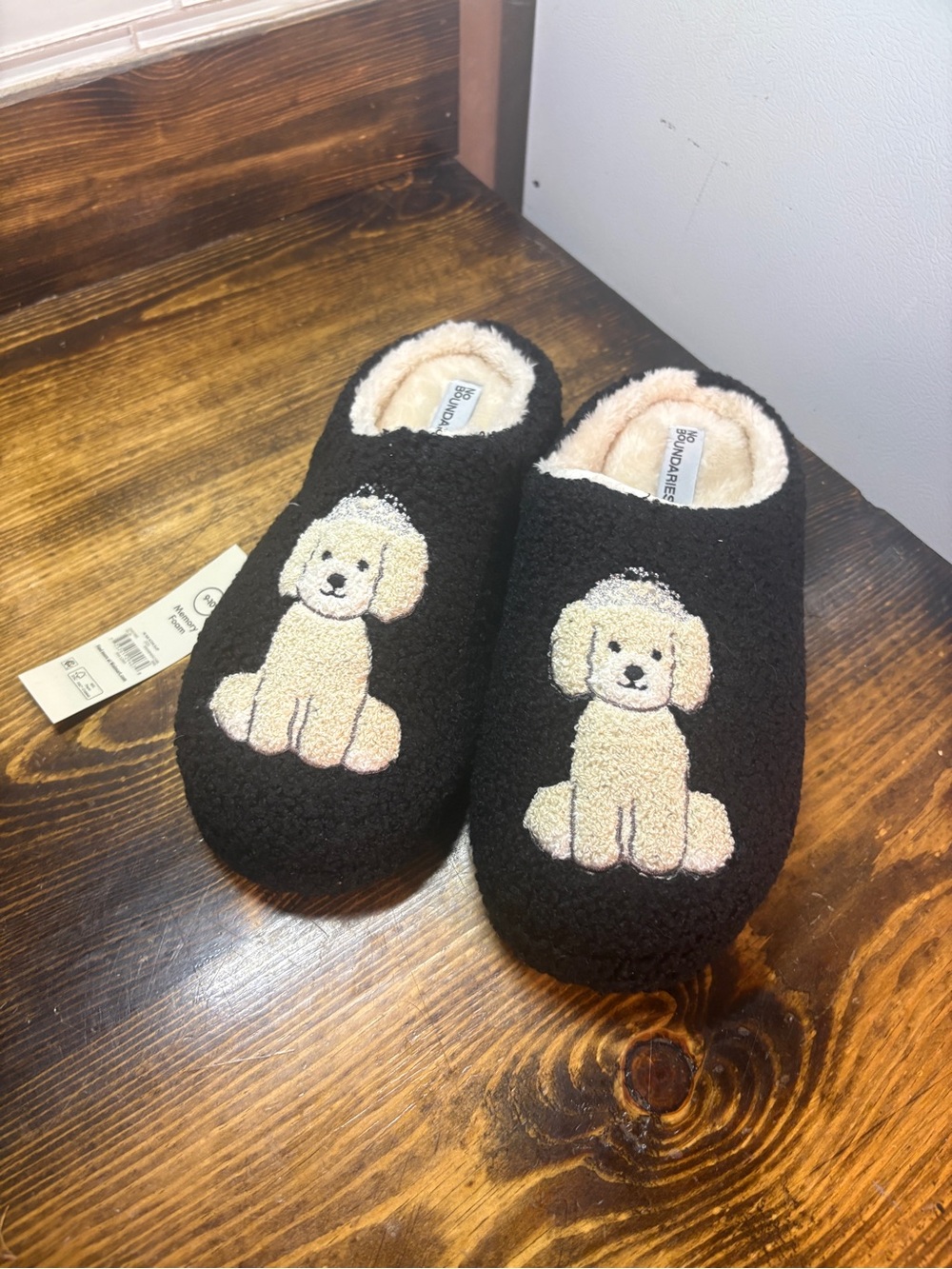 no boundaries black dog slippers size 9/10